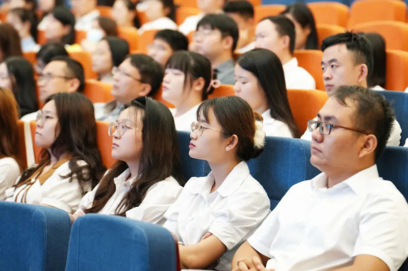 踔厲奮發(fā)，砥礪前行——新華高級中學2023-2024學年第二學期期末全體教職工大會